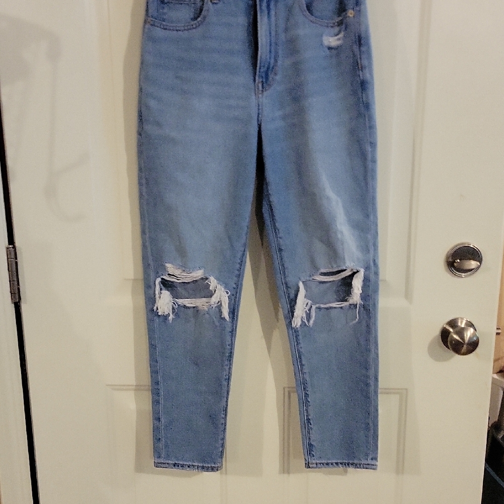 American Eagle Distressed Mom jeans. Size 2 Inseam 25